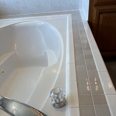 Olson Tub Caulk After Photo