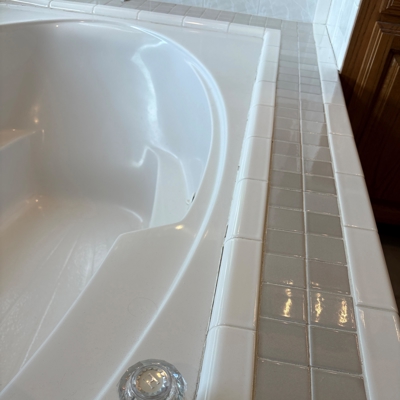 Olson Tub Caulk Before Photo